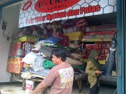 Sepekan Kebanjiran, Pedagang di Jl Jatinegara Barat Rugi Ratusan Juta Rupiah