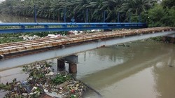 Begini Penampakan Sampah di Sungai Cisadane Dekat Rawa Buaya