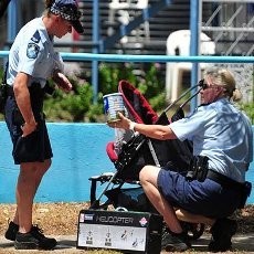 Keji! Wanita Australia Tinju Bayinya yang Tak Berhenti Menangis