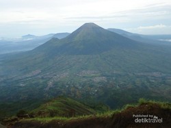 Gunung Sindoro-Sumbing yang Mempesona