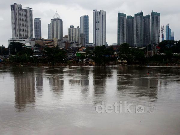 Petamburan Masih Terendam Banjir
