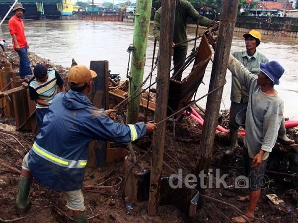Tanggul di Jl. Administrasi Negara Diperbaiki