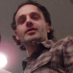 Sulitnya Andrew Lincoln Ambil Keputusan di Pertempuran The Walking Dead