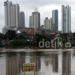 24 Mal se-Jabodetabek Kena Dampak Banjir, Omzet Anjlok 30%