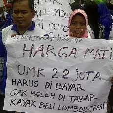 Ratusan Buruh Pabrik Plastik Mogok Kerja Tuntut UMK Rp 2,2 Juta