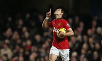 MU cuma bisa membalas satu gol. Satu-satunya gol tim tamu tercipta atas nama Javier 'Chicharito' Hernandez. REUTERS/Stefan Wermuth.