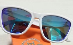 Jokowi Serahkan Kacamata Hawker Pemberian Jorge Lorenzo ke KPK