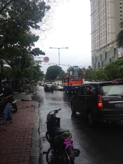 Jl Tanjung Duren Depan Kantor Damkar Jakbar Banjir 20 Cm, Lalin Tersendat