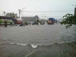 Jalan di Kudus Banjir 1 Meter, Lalin Pantura Timur Jateng Macet Parah