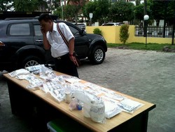 Polisi Gerebek Home Industry Narkoba di Pekanbaru, Ratusan Ekstasi Disita