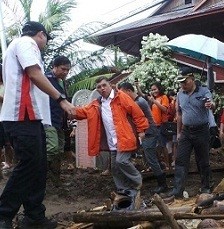 Tunda Kepulangan, JK Tunggu Boediono di Bandara Sam Ratulangi