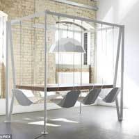 Desain Meja Ini Mirip Karpet Terbang Aladin