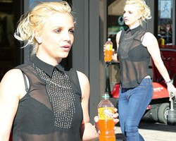 Foto: Seksinya Britney Spears dengan Busana Transparansi