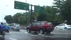 Kali Grogol Meluap, Banjir Diperkirakan Menggenang Hingga Malam