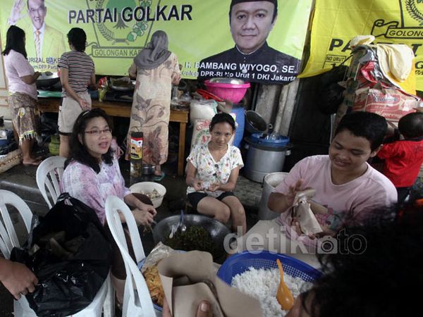 Partai Politik Buka Posko Banjir.