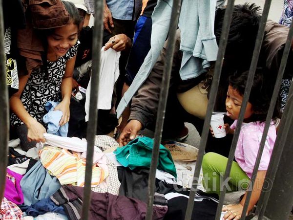 Pakaian Layak Pakai untuk Pengungsi