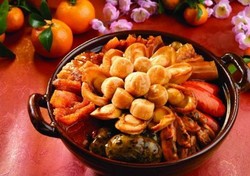 Warna Merah, Ikan dan Nian Gao Sajian Simbolik Kegembiraan dan Kemakmuran