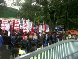 Sidang Vonis 5 Aktivis Petani Indramayu, Pedemo Tutup Jalan Martadinata