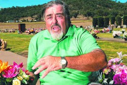 Pria Ini Mengaku Digigit Ular yang Baru Saja Dibunuhnya