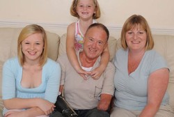 Pria Difabel Ini Bantu Rekan-rekannya dengan Daur Ulang Kaki Palsu