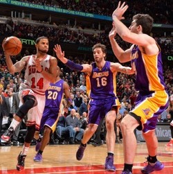 Bulls Kalahkan Lakers di Detik Terakhir
