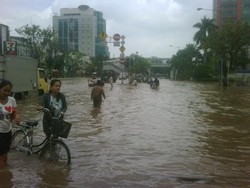  Depan Kompleks Green Garden Masih Tergenang 40 Cm, Lalin Dialihkan