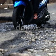 APBD 2014 Disahkan, Ahok: Semua Jalan Rusak Kita Kerjain