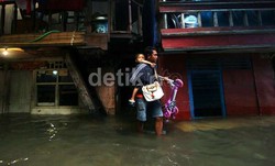 Peras Korban Banjir, 35 Orang Diamankan Polisi