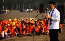 Ahok Keluhkan Pengungsi Banjir yang Numpang Makan Gratis
