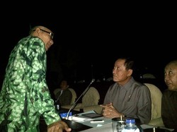 Obrolan Anggota DPR dan Menkum HAM Dalam Kegelapan