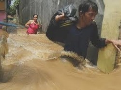 Pengungsi Banjir di Tambun Bekasi Butuh Bantuan Obat dan Makanan Bayi