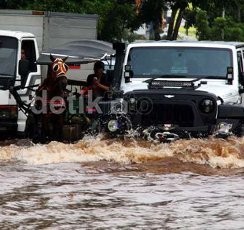  2 Lokasi di Kelapa Gading Masih Terendam Banjir 50 cm