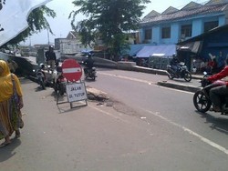  Banjir di Ujung Flyover Rawajati Surut, Mobil Sudah Bisa Lewat