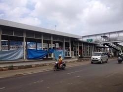 Masih Dipenuhi Pengungsi, Halte Busway Jembatan Baru Belum Berfungsi