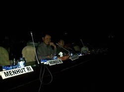 Mati Lampu, Rapat Komisi II DPR dengan Menkum HAM Diskors