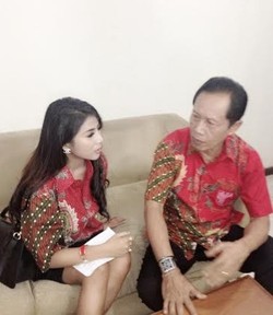 Model Seksi Destiara Talita Dukung Jokowi di Pilpres 2014
