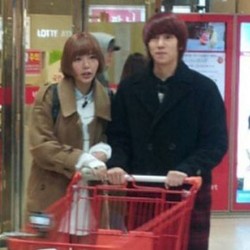 Heechul SuJu dan Guo Xue Fu Mesra di Supermarket