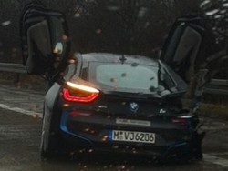 Belum Diproduksi, BMW i8 Sudah Kecelakaan