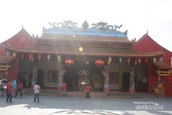 Menikmati Euforia Imlek di Kelenteng Tertua di Banten