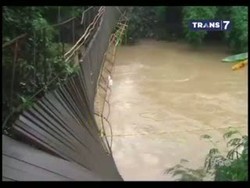 Daftar Nama Korban Hanyut Jembatan Putus di Serang