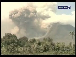 Sinabung Terus Muntahkan Lahar