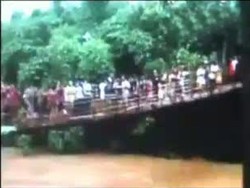 Video Amatir Sesaat Sebelum Jembatan Gantung di Serang Ambruk 