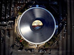 Wah! Ada Piringan Hitam Raksasa di Los Angeles