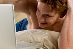 Studi: Hobi Nonton Film Porno Bisa Bikin Performa Bercinta Pria Menurun