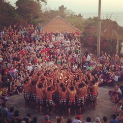 Sunset & Tari Kecak, Kombinasi Paling Sempurna di Uluwatu