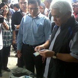 Sidak ke Pasar Cipinang, Hatta Rajasa Beli Beras Merah Obat Awet Muda