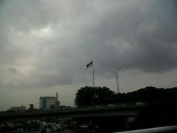 Bendera Merah Putih Bolong yang Berkibar di Cawang Dipasang Sejak Tahun Lalu