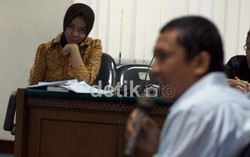 Makelar Suap DPID Haris Surahman Dituntut 3,5 Tahun Penjara