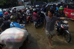 Ini Jalan-jalan di Jakarta yang Masih Tergenang