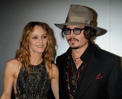 Vanessa Paradis Tak Sakit Hati Johnny Depp Tunangan dengan Amber Heard